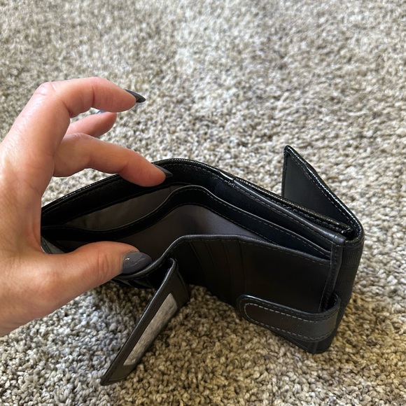 COACH - Classic "C" pattern, tri-fold wallet. - Picture 4 of 7